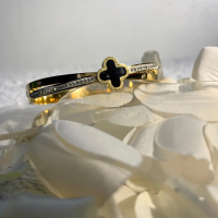 Gelang bangle titanium antikarat clover lingkar baru kristal mewah elegan