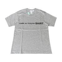 【川久保玲】COMME DES GARCONS黑字印花LOGO造型純棉短袖T恤(XS/S/M/L/XL/灰)