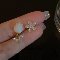 【ANGEL】古典玫瑰園貝殼晶鑽不對襯耳環(金色)