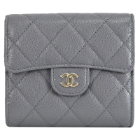 【CHANEL 香奈兒】經典雙C LOGO格紋荔枝小牛皮三折零錢短夾(灰)