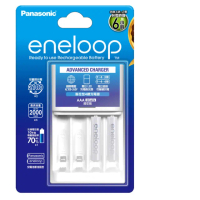 【Panasonic 國際牌】eneloop鎳氫電池 智控型4槽 充電器組800mAh附4號2顆(即可用 公司貨)
