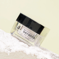 JAVACA Brightening Day Cream + UV Filter Hitam Mencerahkan Wajah Aging