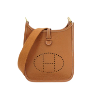 【Hermes 愛馬仕】Mini Evelyne TC牛皮金釦斜背包(金棕)