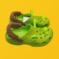 Crocs รองเท้าแตะเด็ก Shrek รุ่นใหม่สำหรับฤดูร้อน รองเท้าแตะหัวปิด รองเท้าชายหาด พร้อมโลโก้