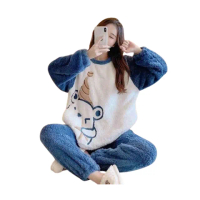 【AMIE 艾米韓系】現貨韓國專櫃品質藍白熊珊瑚絨保暖家居服套裝睡衣(保暖 洋裝 超暖禦寒 加絨 共1色)