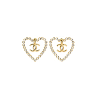 CHANEL香奈兒 經典雙C LOGO大水鑽排列愛心造型夾式耳環(金色)