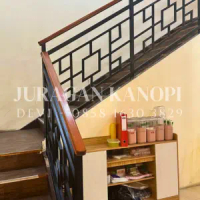 railing tangga minimalis modern - pegangan kayu terpasang
