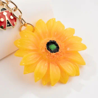 ori keychain small chrysanthemum net red keychain lightning daisy key ring bag pendant activity small gift