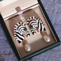 Novel Zebra Head Shape Drop Earrings Women Fashion Imitation Pearl Animal Earring for Cocktail Party Statement Jewelry