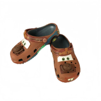 รองเท้าแตะรุ่นใหม่ปี 2025 McQueen Car Clogs, รองเท้าแตะชายหาดน้ำหนักเบา, รองเท้าแตะกันลื่น, สไตล์พ่อ