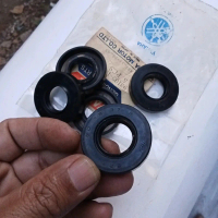 Oil minyak Seal Sil Yamaha Dt125 Rd125e Yz100 Mx175 93102-18008