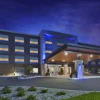 住宿 Holiday Inn Express &amp; Suites Grand Rapids Airport North, an IHG Hotel 大急流城