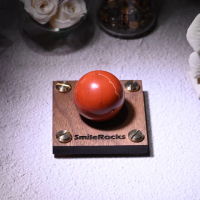 【SmileRocks 石麥】紅碧玉球 直徑3.2cm(自然石紋水晶 附SmilePad 6x6底板)