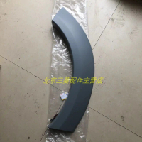 Viền gầm kính sau của Mitsubishi Pajero Kizuna, viền gầm kính sau của Kizuna KH6W gắn với cản hậu