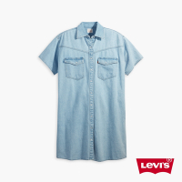Levis 女款 寬鬆長版牛仔洋裝 / 側口袋設計 / 精工輕藍染石洗 / 質感珍珠釦